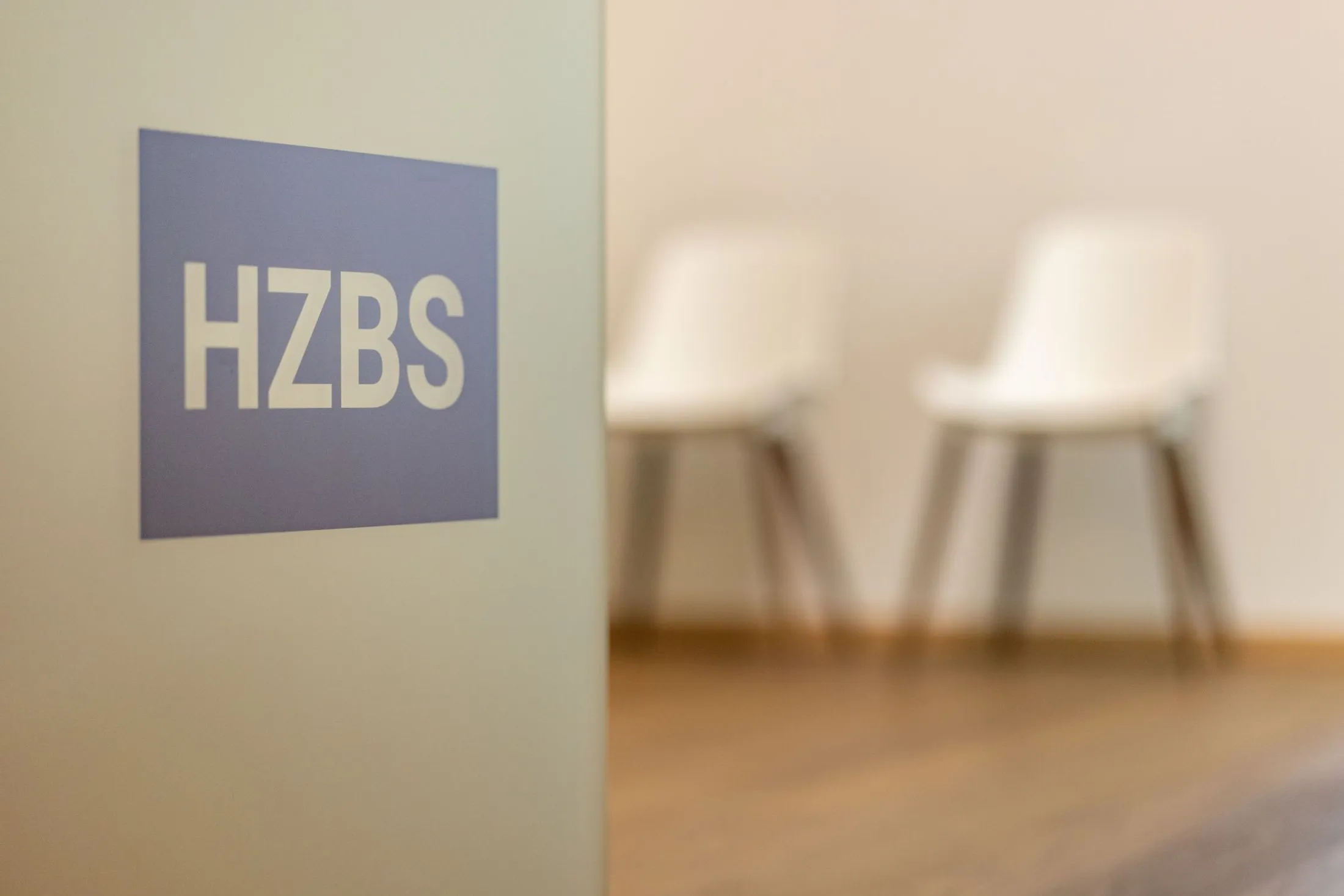 HZBS-Schild im Wartebereich